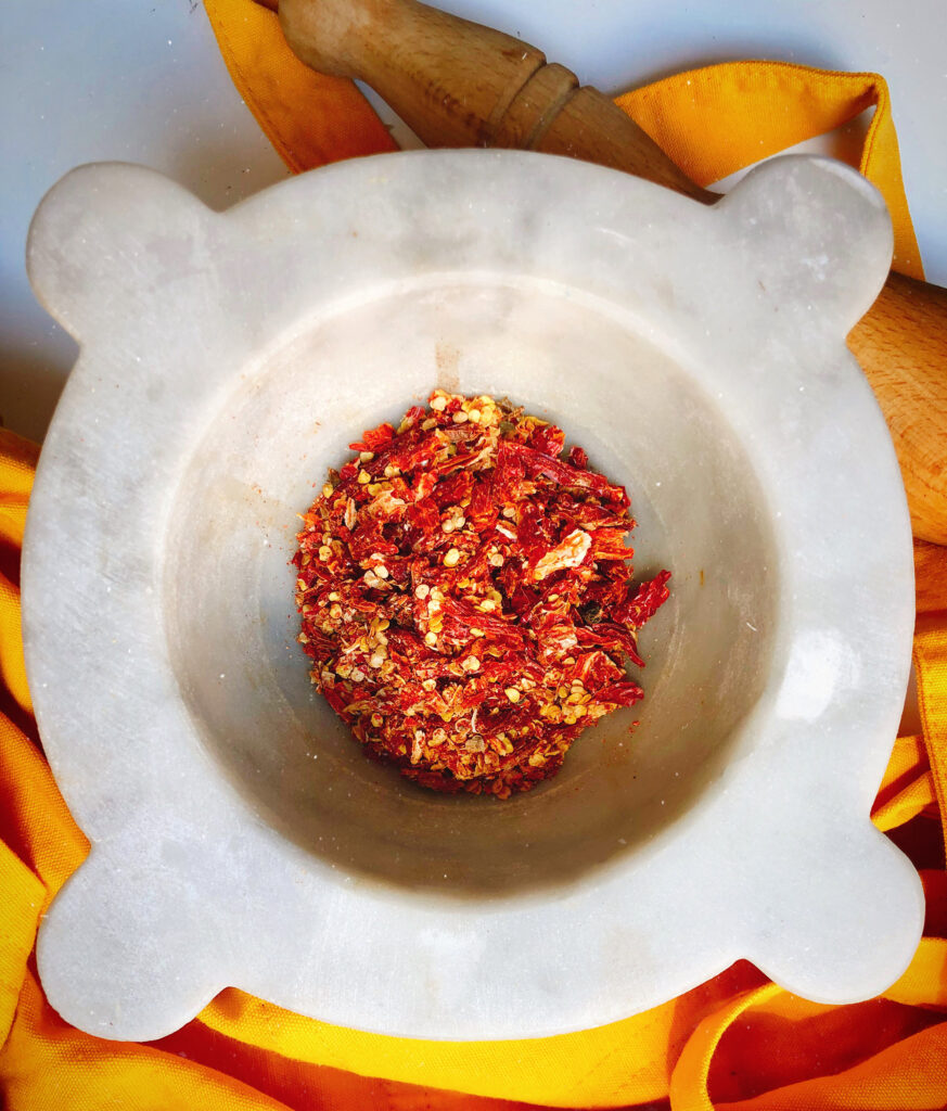 chili powder into a pestle
