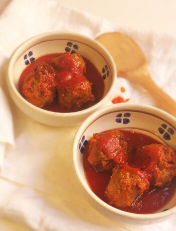 meatballs with tomato sauce in 2 little pans italian cooking tips