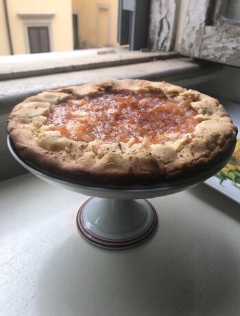 "crostate" cake with caramelized apples on a cakepan in front a window italian cooking tips