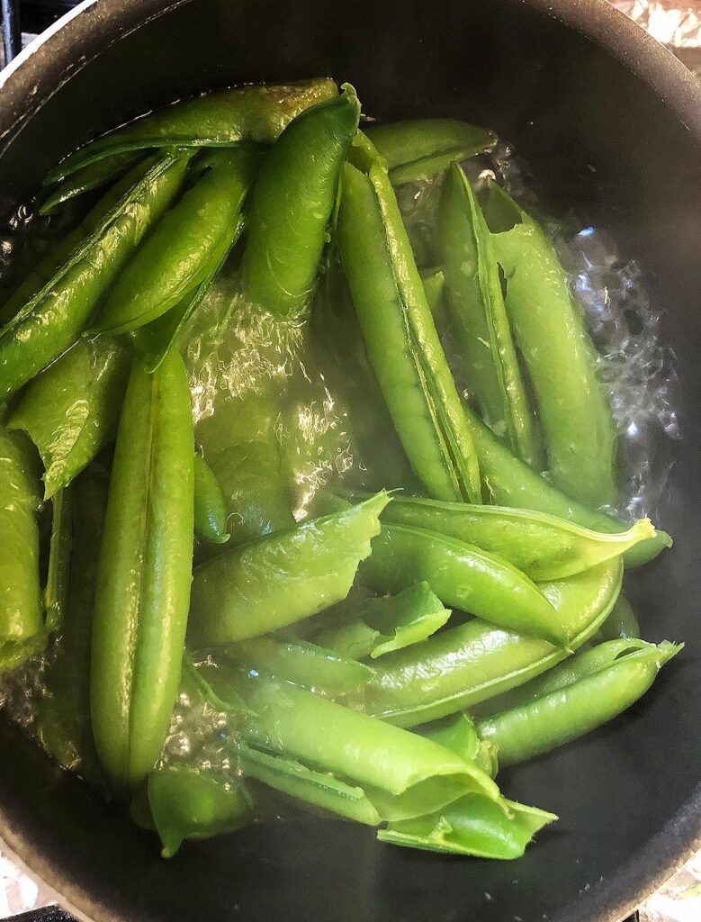 Peas pots boiling in water