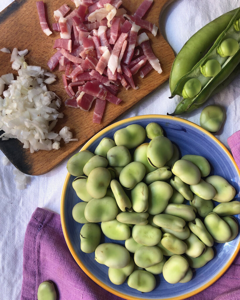 broad beans, chopped onions and prosciutto
