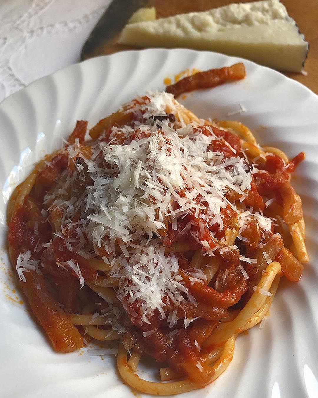 Bucatini alla amatriciana served in a white plate
