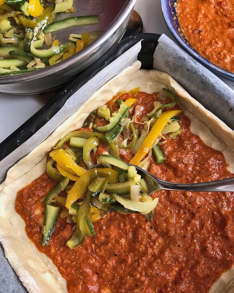 filling the tart with vegetables