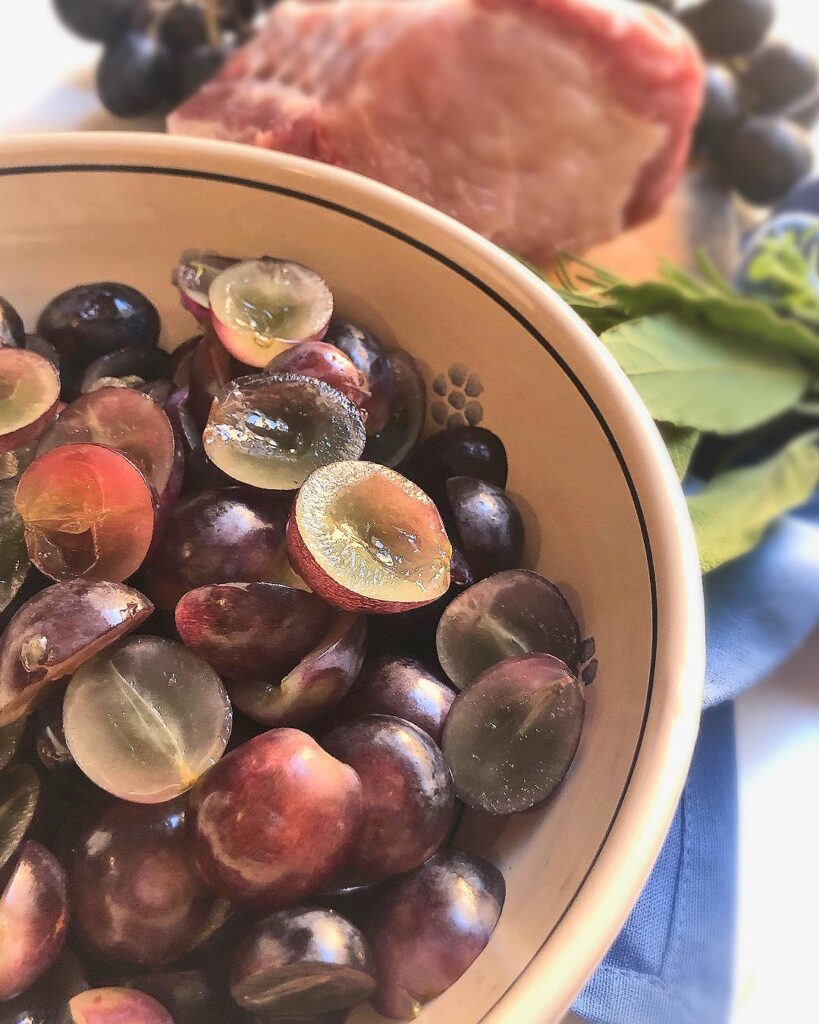 grapes cutted in two