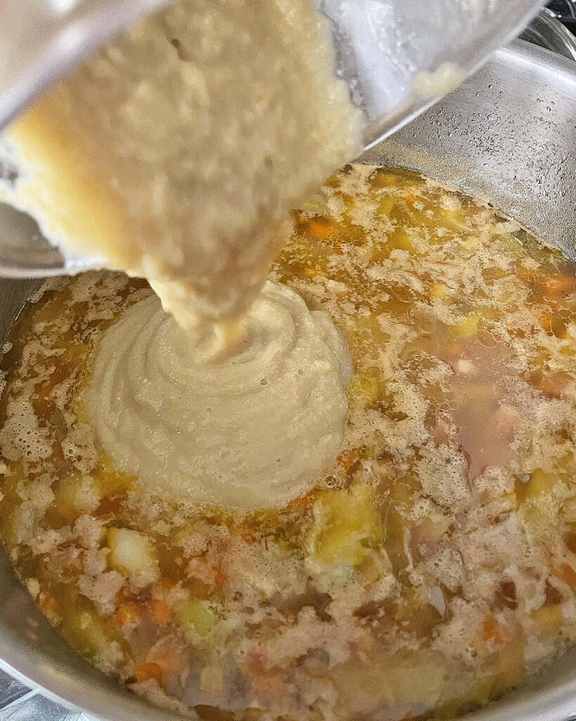 making chickpeas soup