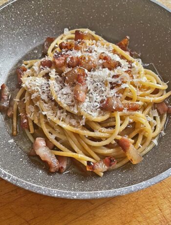 closeup of spaghetti alla gricia