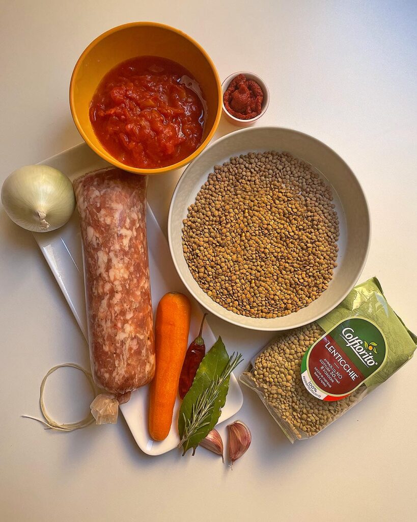 ingredients for the recipe: lentils, cotechino, carrots, onions, garlic and tomatoes