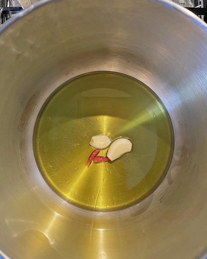 oil, garlic and peperoncino in a pot