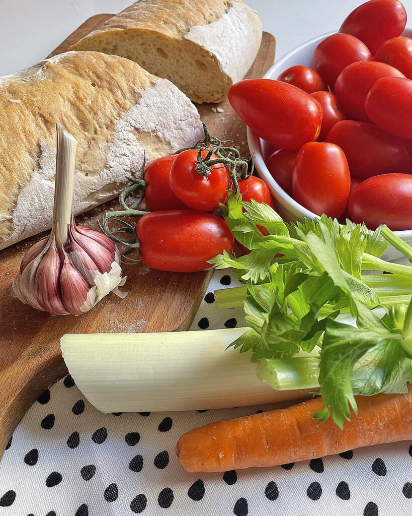 ingredients for pappa al pomodoro: tomatoes, veggies, garlic and bread