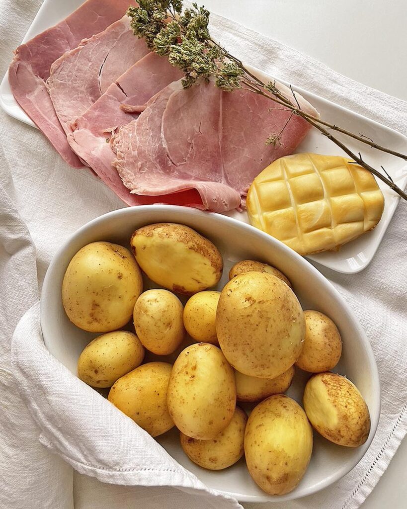 potatoes, ham and scamorza cheese
