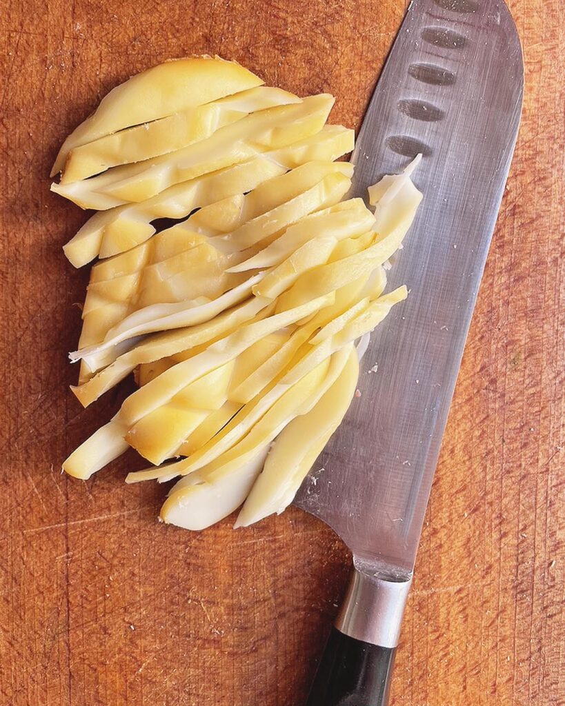 cutted scamorza cheese