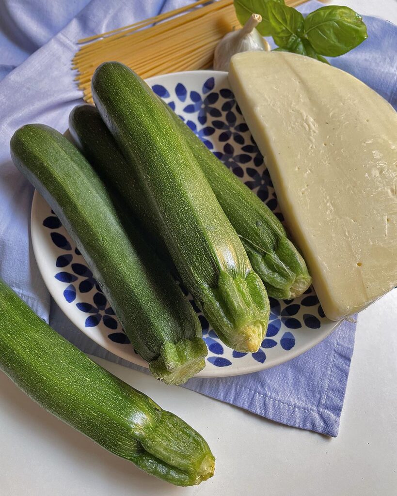 zucchini and provolone per spaghetti alla nerano